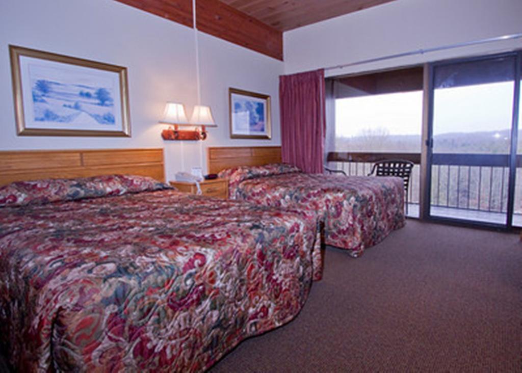 Pipestem Resort State Park Room photo